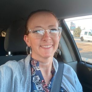 Meet your Posher, Elizabeth